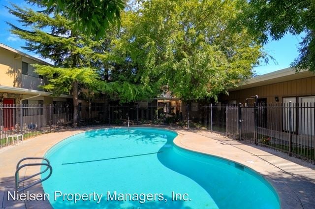 Building Photo - 4815 College Oak Dr