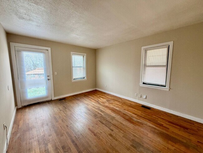 Foto del edificio - 1325 W 24TH St S