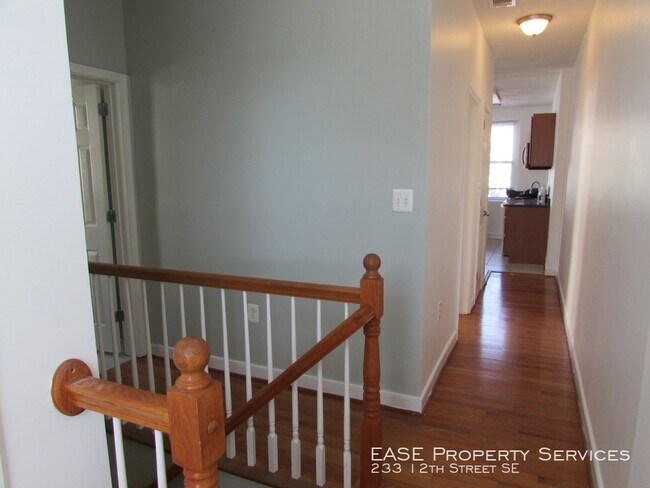 Foto del edificio - 233 12th St SE