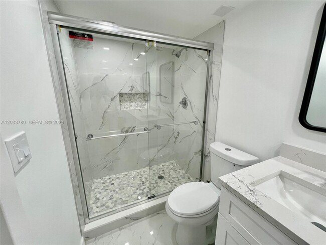 Foto del edificio - 3300 NE 192 St