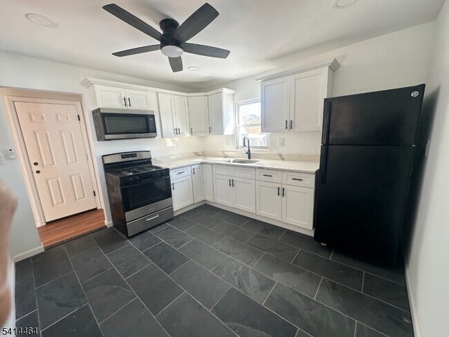 Building Photo - 134 Isabella Ave