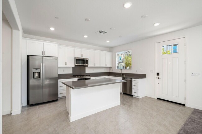 Foto del edificio - 76305 Columbia Dr