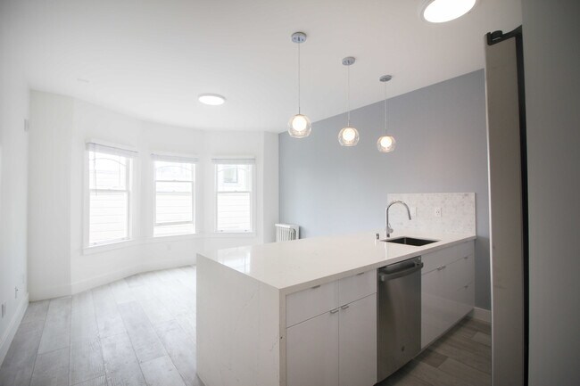 Building Photo - 140 20th Ave