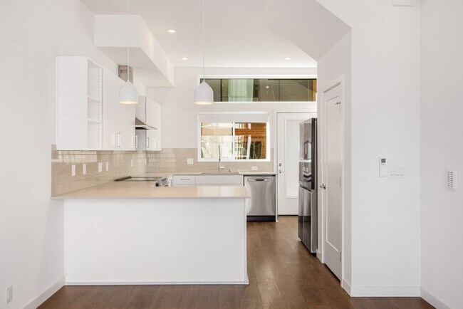 Foto del edificio - South Seattle Newer Townhome - Great location and floorplan