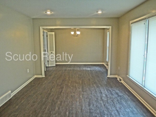 Foto del edificio - 300 S Cardinal Dr