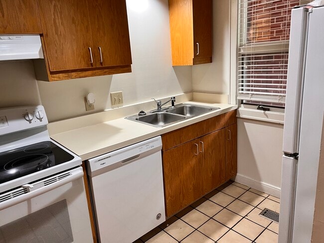 Building Photo - 407 McCauley St