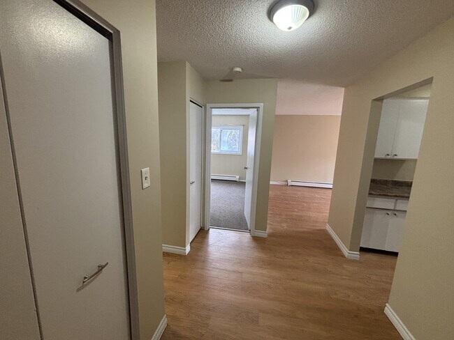 Photo du bâtiment - 30-30 Westmount Rd W