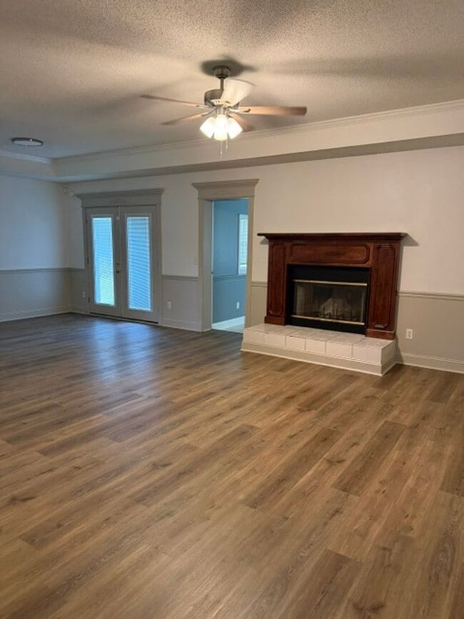 Building Photo - 1108 Montclair Dr