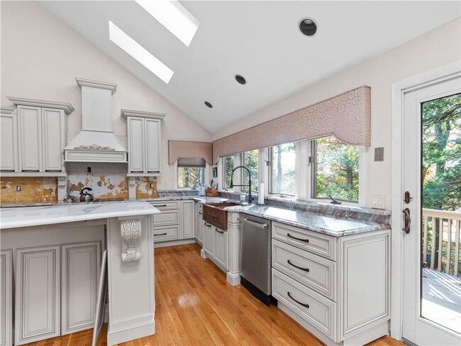Building Photo - 849 Laten Knight Rd