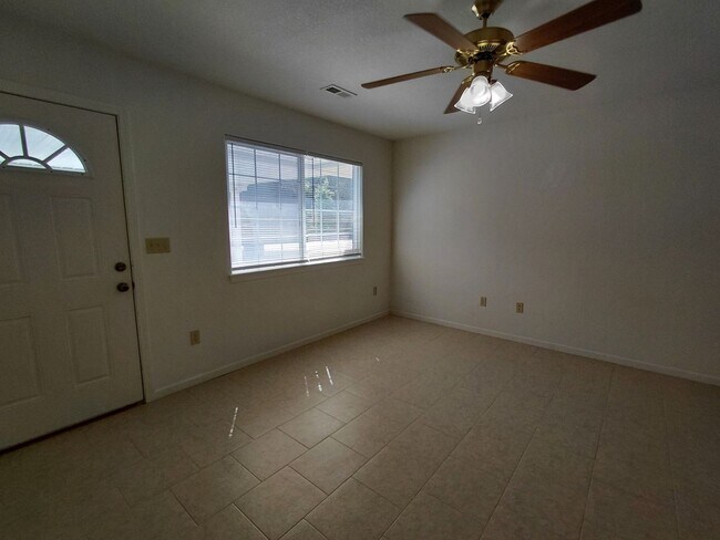 Foto del edificio - 118 Booker Rd