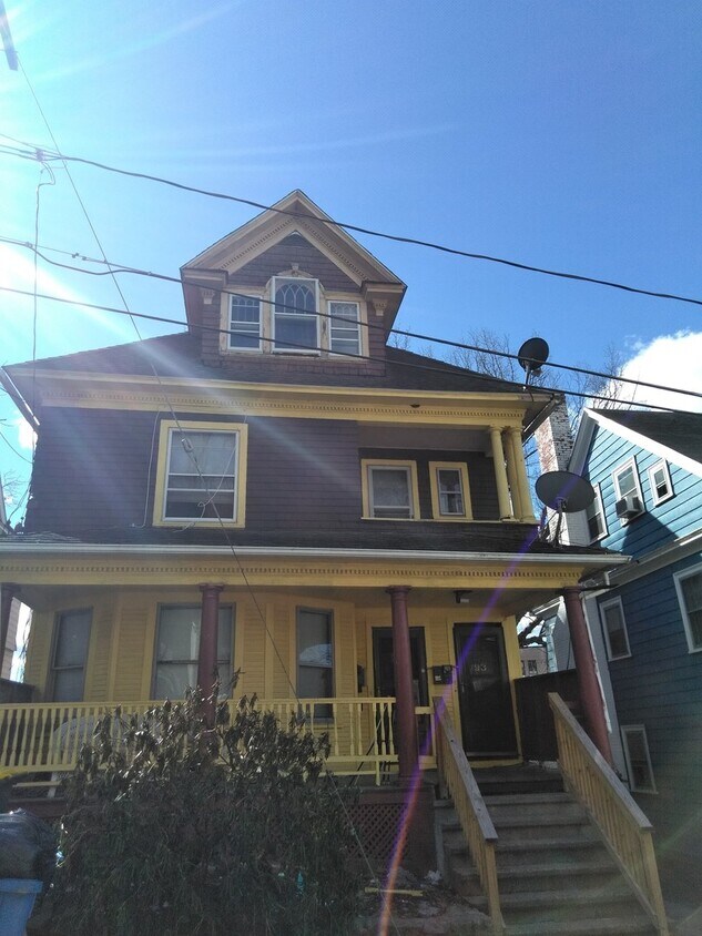 191 Buckingham St Unit Apartment 1, Waterbury, CT 06710 Room for Rent