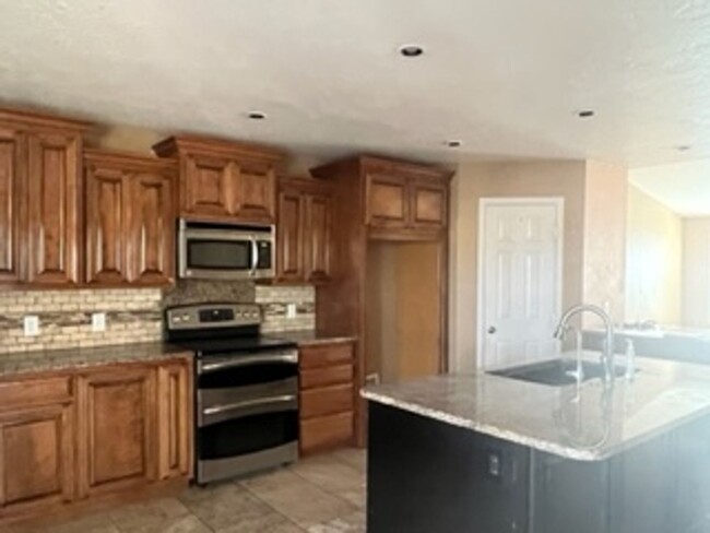 Building Photo - For Lease - 4452 Esmond - Odessa TX