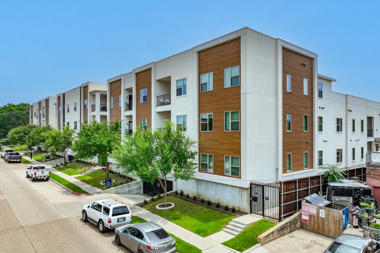 Building Photo - Greenwood Flats