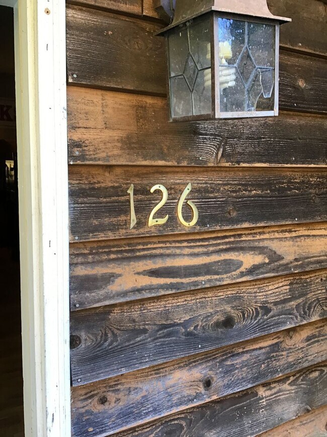 Foto del edificio - 126 Alexander Dr