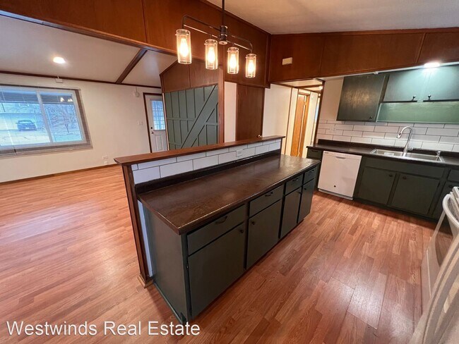 Foto del edificio - 5 br, 2 bath House - 575 Juniper Street