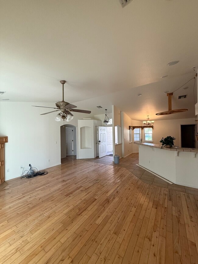 Building Photo - 2968 La Paloma Dr