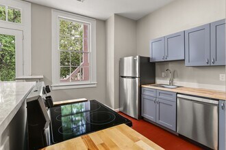 Building Photo - 2103 Baronne St