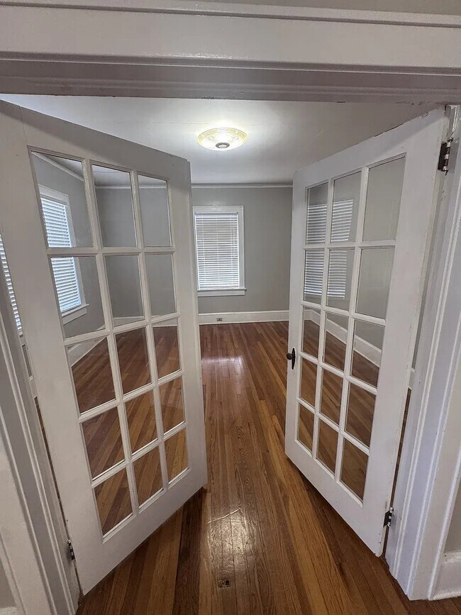 Foto del edificio - 806 Holloway Ave