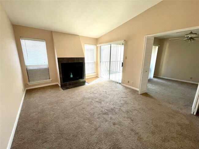 Building Photo - 700 Thicket Ln