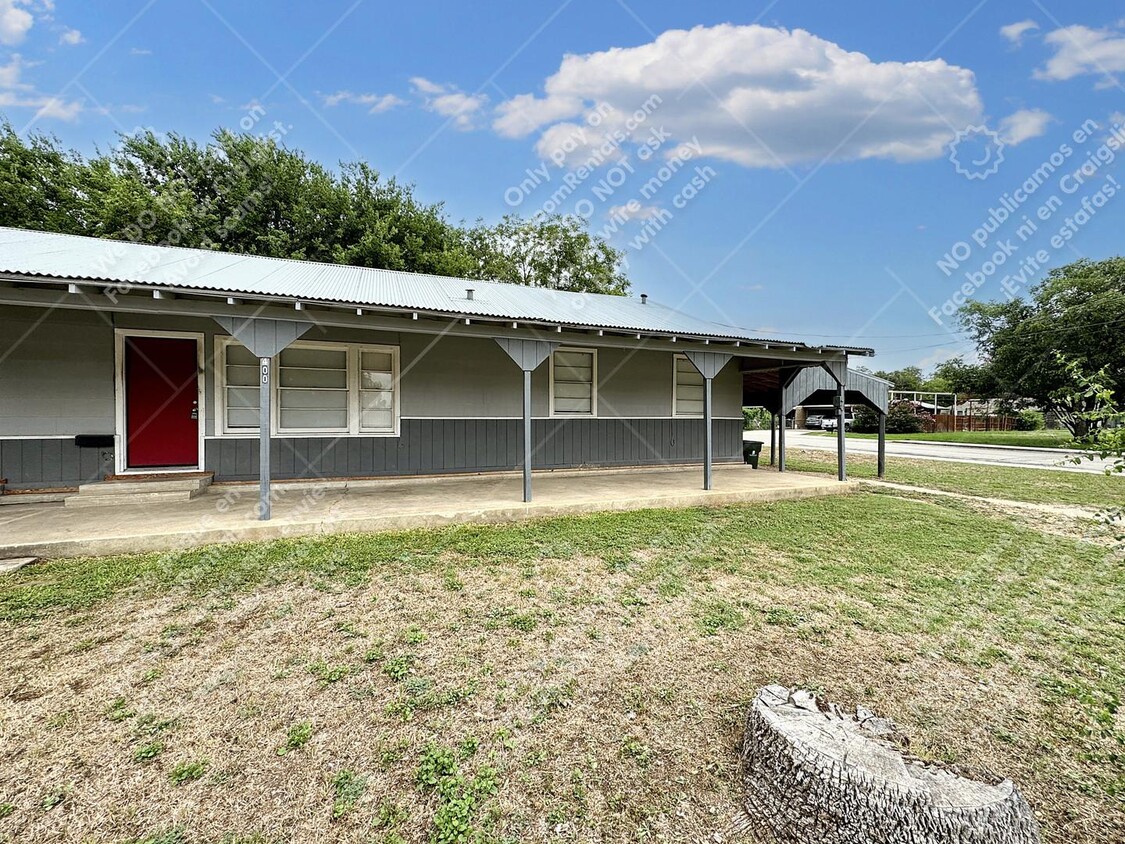 Primary Photo - 400 Pfeil St