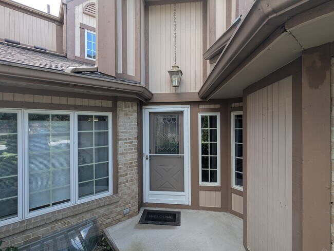 Foto del edificio - 6053 Suffolk Ln