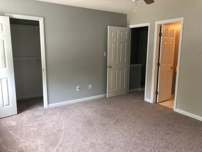 Foto del edificio - 210 Gary St