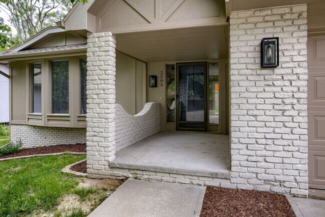 Foto del edificio - Spacious & Bright 3-Bedroom in Prime Milla...