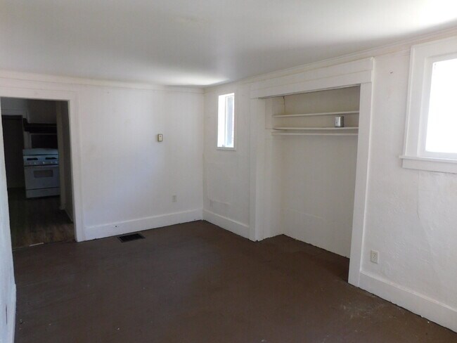 Foto del edificio - Private Entry First Floor Apartment