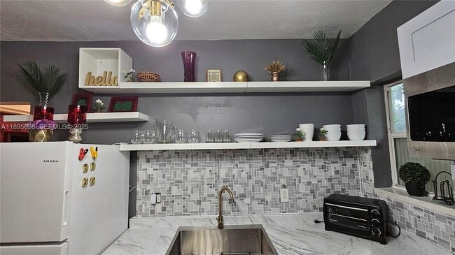 Foto del edificio - 4201 SW 60th Pl