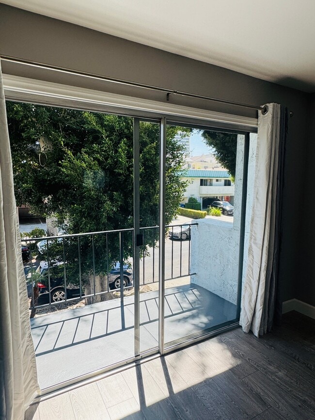 Photo - 1800 Camden Ave (Los Angeles, CA) Apartment