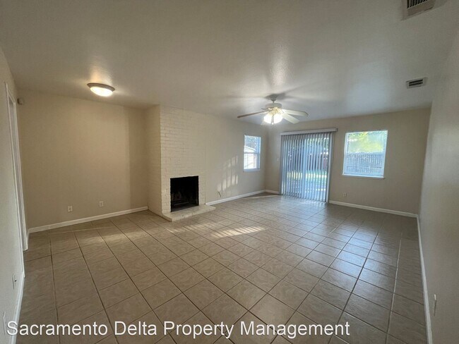 Building Photo - 3 br, 1 bath House - 1320 Rushden Drive