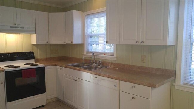 Building Photo - 1808 Doncaster Dr