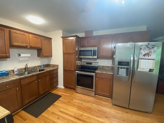 Foto del edificio - 3 Br 2 Ba Brick Ranch