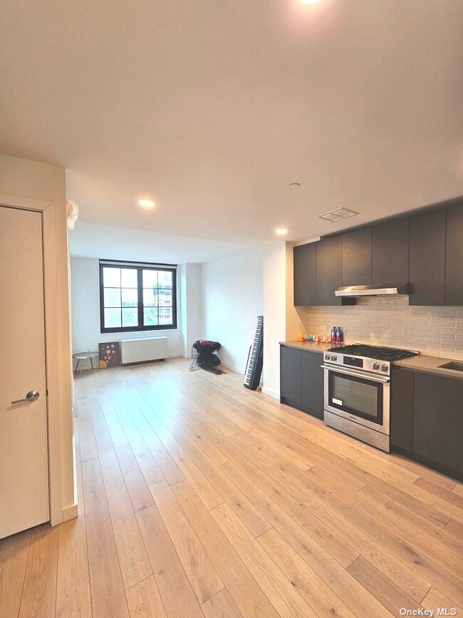 Foto del edificio - 144-74 Northern Blvd