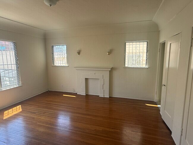 Foto del edificio - 519 N Hayworth Ave