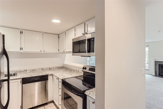 Foto del edificio - Beautiful 2BR/1BA Condo For Rent!!! Available May 1st - TEXT to TOUR!!!