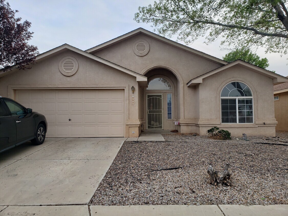 Foto principal - 6700 Los Prados Rd NW