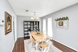 Building Photo - 1971 Round Spring Dr