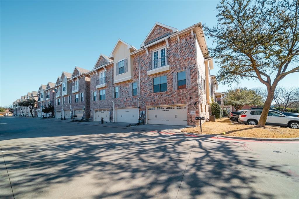 2002 Azure Pointe, Richardson, TX 75080 Condo for Rent in Richardson