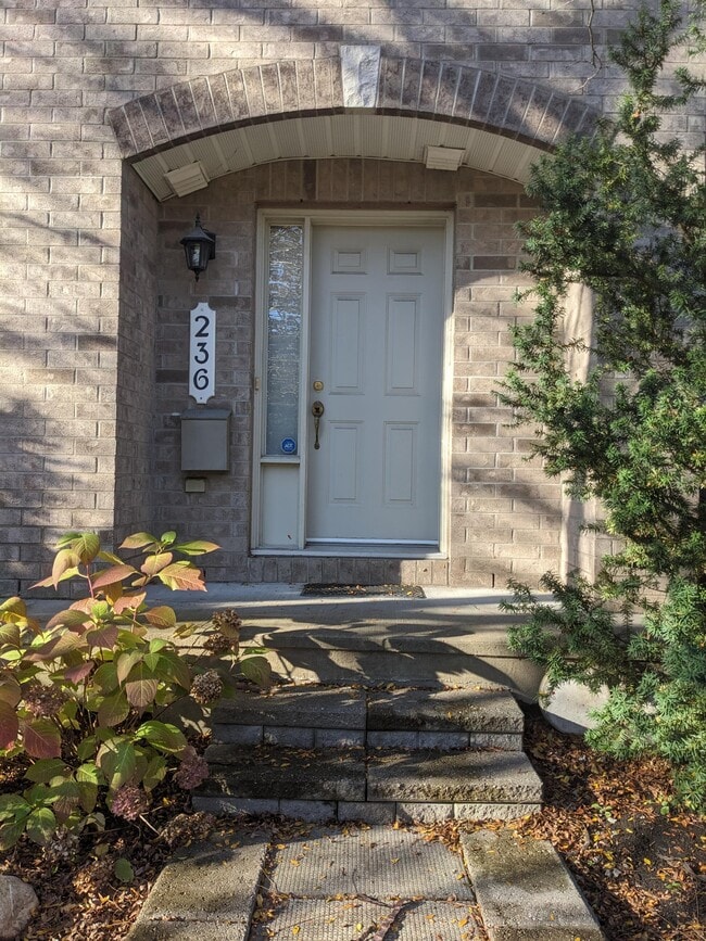 Building Photo - 236 Latchford Rd