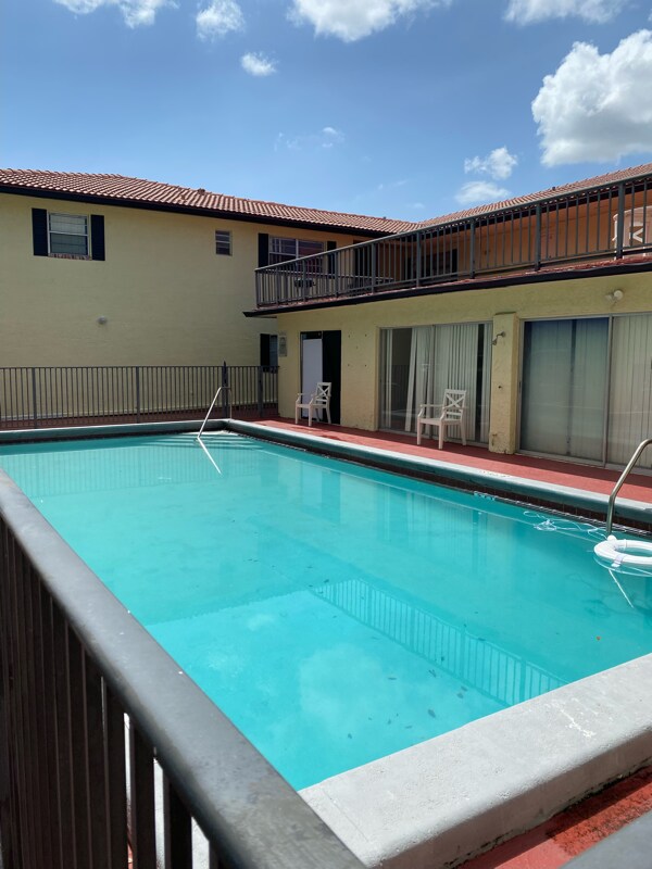 Primary Photo - 10701 Royal Palm Blvd