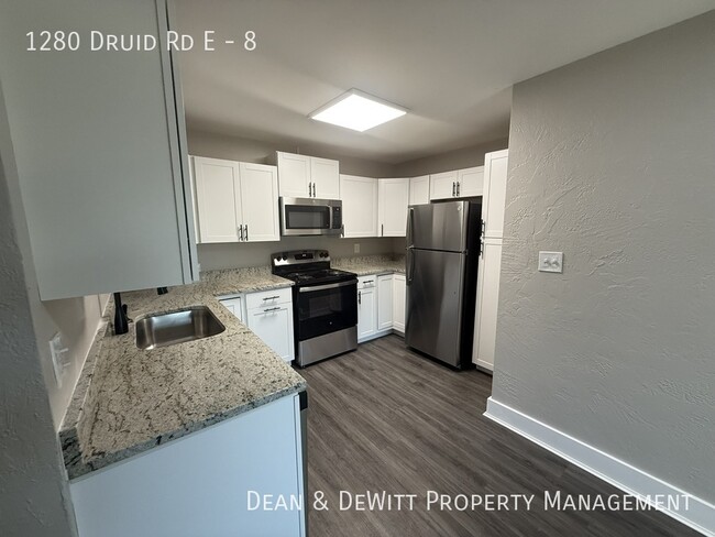 Building Photo - Creekside Apartments - 2/1 Clearwater - Fo...