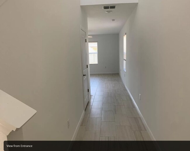 Building Photo - Stunning 4 Bedroom, 3 Bathroom House! Avai...