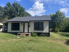 Building Photo - 506 16th NE