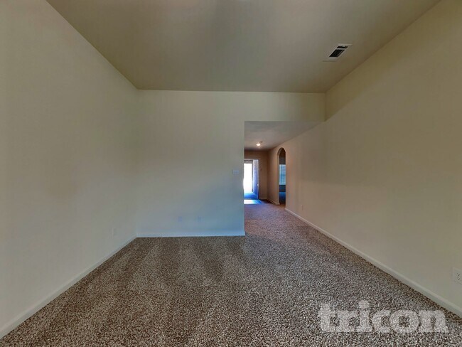 Foto del edificio - 123 Switchback Hl Rd