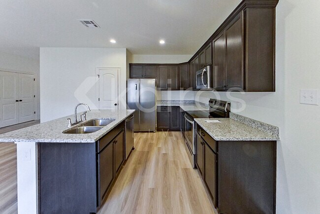 Building Photo - 204 Salvat Dr