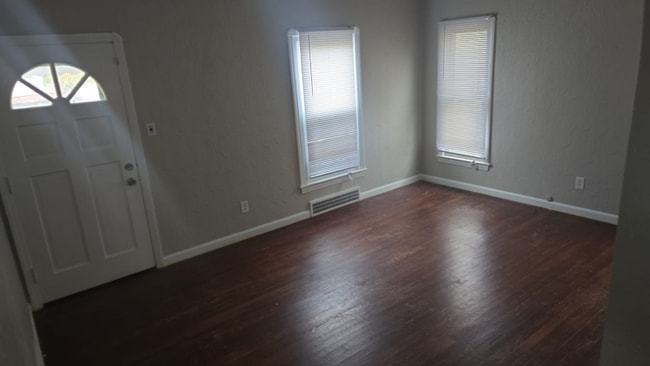 Foto del edificio - 6614 Orchard Ave