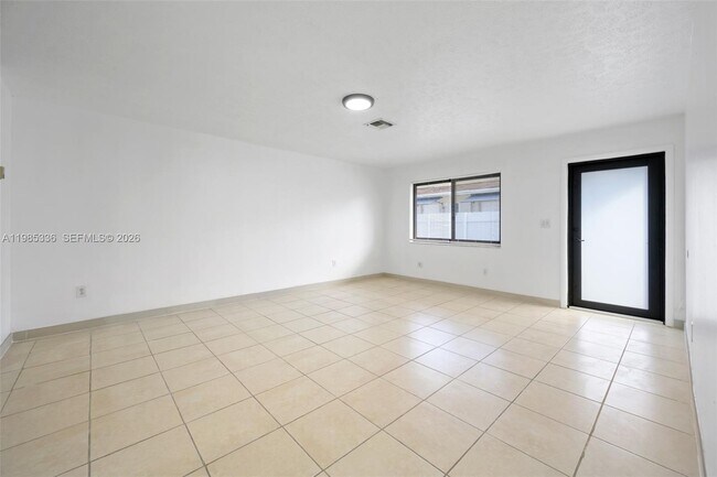 Foto del edificio - 511 NW 93rd St