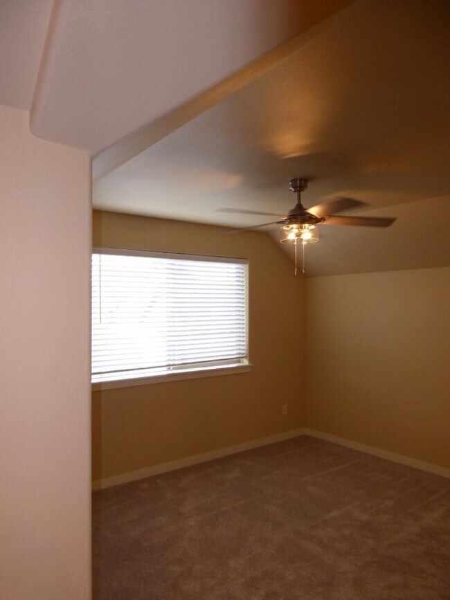 Building Photo - 1 br, 1 bath House - 20794 Alpine Ridge Pl...
