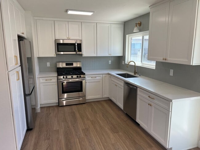 Building Photo - **Newly Renovated 3BD/2BTH Single Family H...